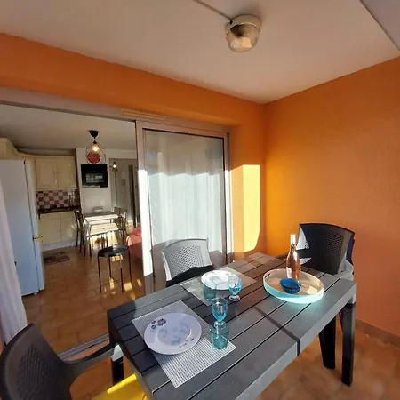 شقة T2, Wifi Et Parking, 4 Couchages, Centre Station
